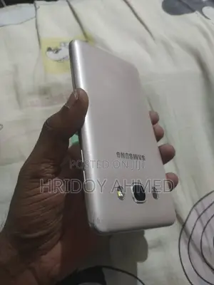 Photo - Samsung Galaxy J5 16 GB