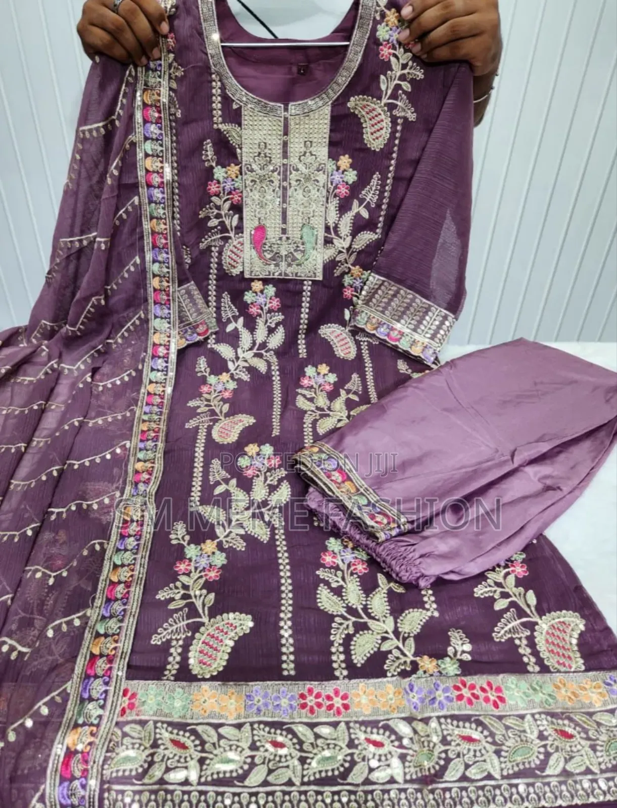 Readymade Three Piece
Fabrics: Faux Goergette