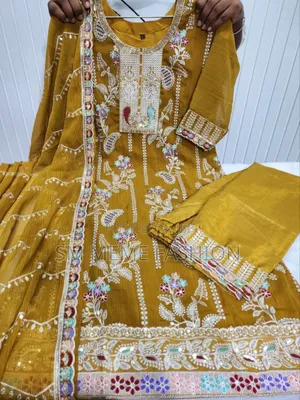 Readymade Three Piece
Fabrics: Faux Goergette