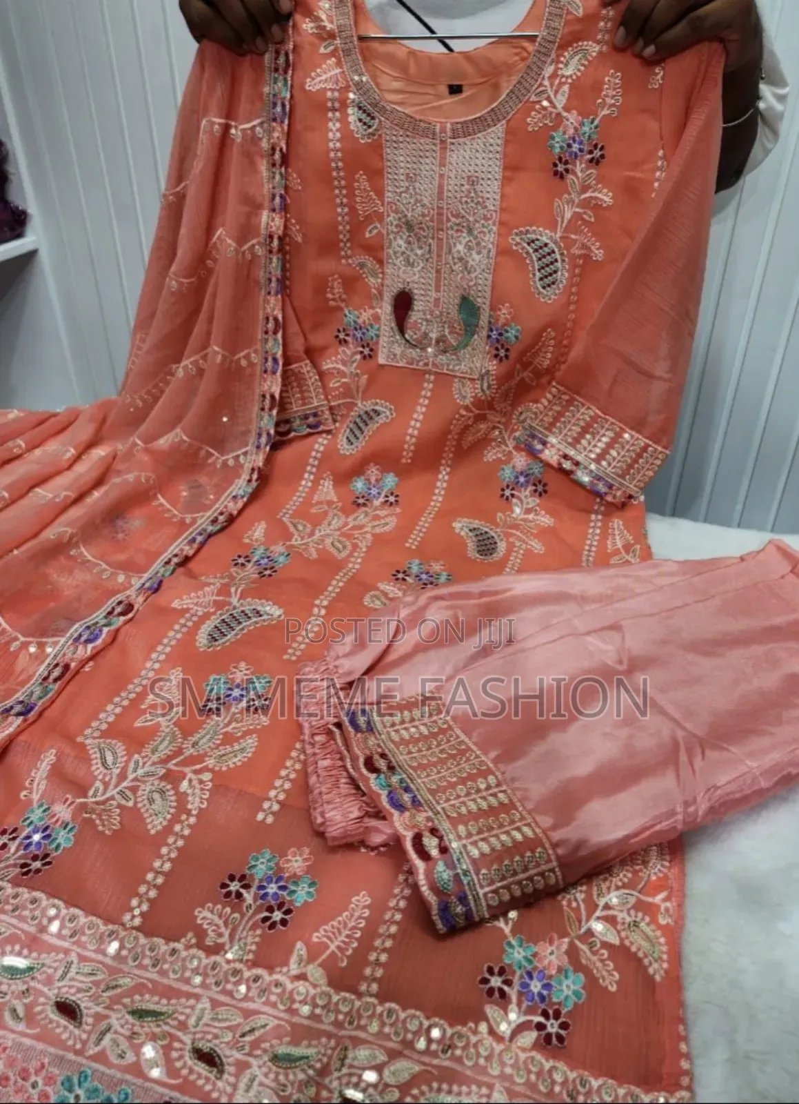 Readymade Three Piece
Fabrics: Faux Goergette