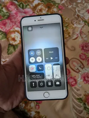 Photo - Apple iPhone 6 Plus 64 GB Silver