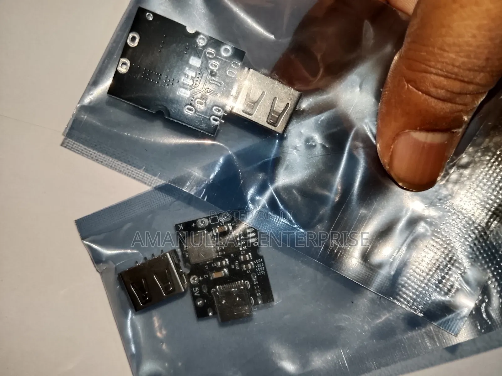 Type-C Usb 5v 2a Boost Converter and Lithium Battery Charging Protect