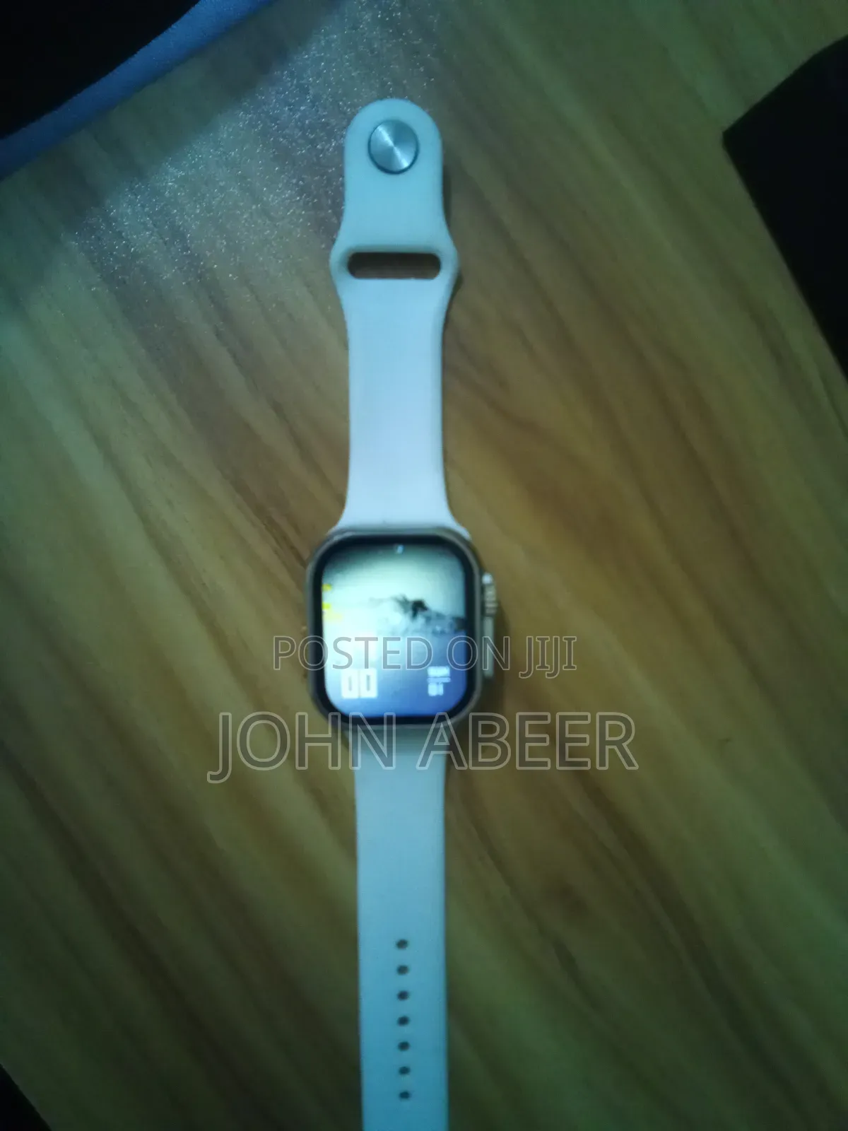 Smart Watch With 7 Straps!