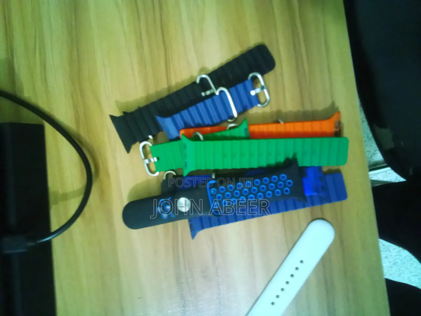 Smart Watch With 7 Straps!