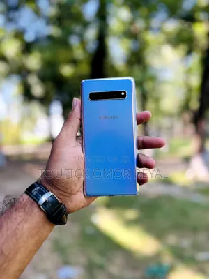 Photo - Samsung Galaxy S10 5G 256 GB Silver