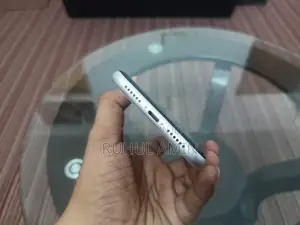 Apple XR 64 GB White