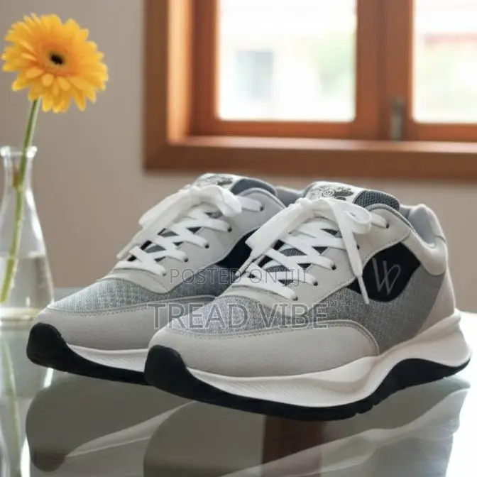 Sneakers Ww White and Black Treadvibe 202