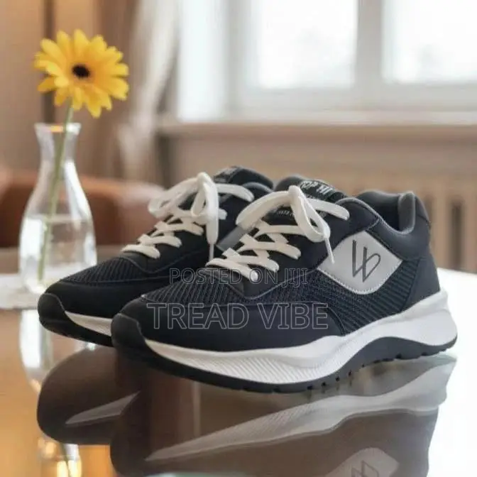 Sneakers Ww White and Black Treadvibe 202