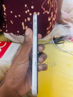 Apple iPhone XR 64 GB White