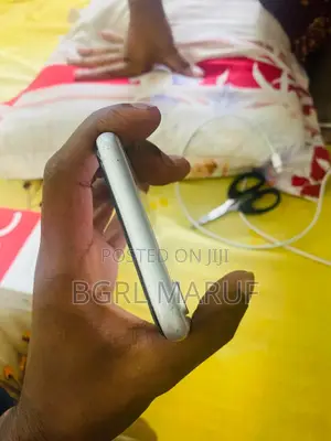 Apple iPhone XR 64 GB White