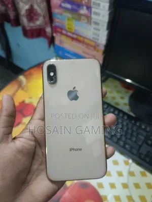 Photo - Apple iPhone XS 256 GB Gold