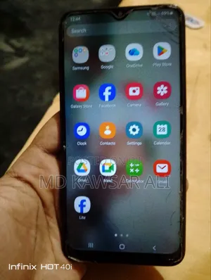 Photo - Samsung Galaxy A10 32 GB Black