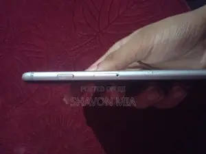 Photo - Apple iPhone 6s 64 GB Silver