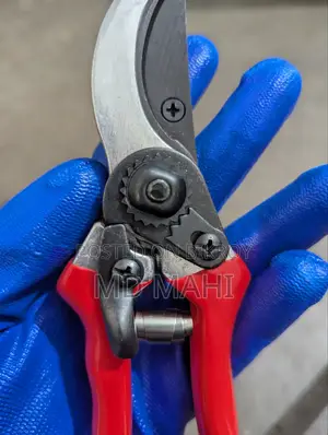 R J Pruning Shear