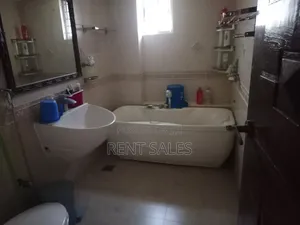 4bdrm Apartment in Gulshan for Sale