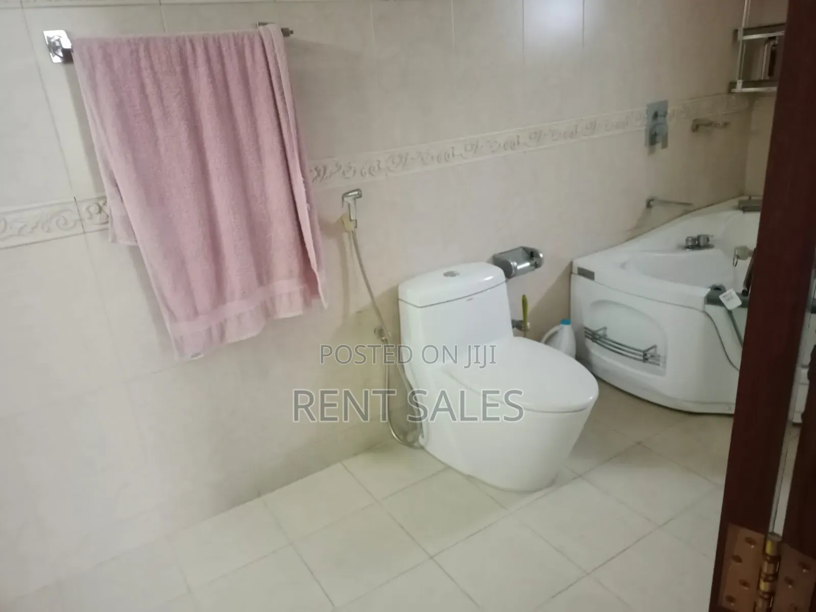 4bdrm Apartment in Gulshan for Sale