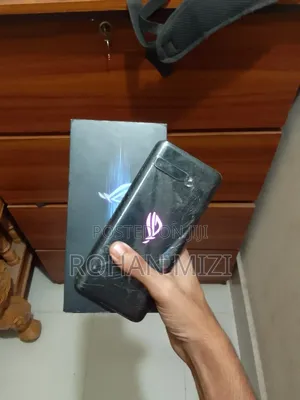 Photo - Asus ROG Phone 3 Strix 128 GB Black