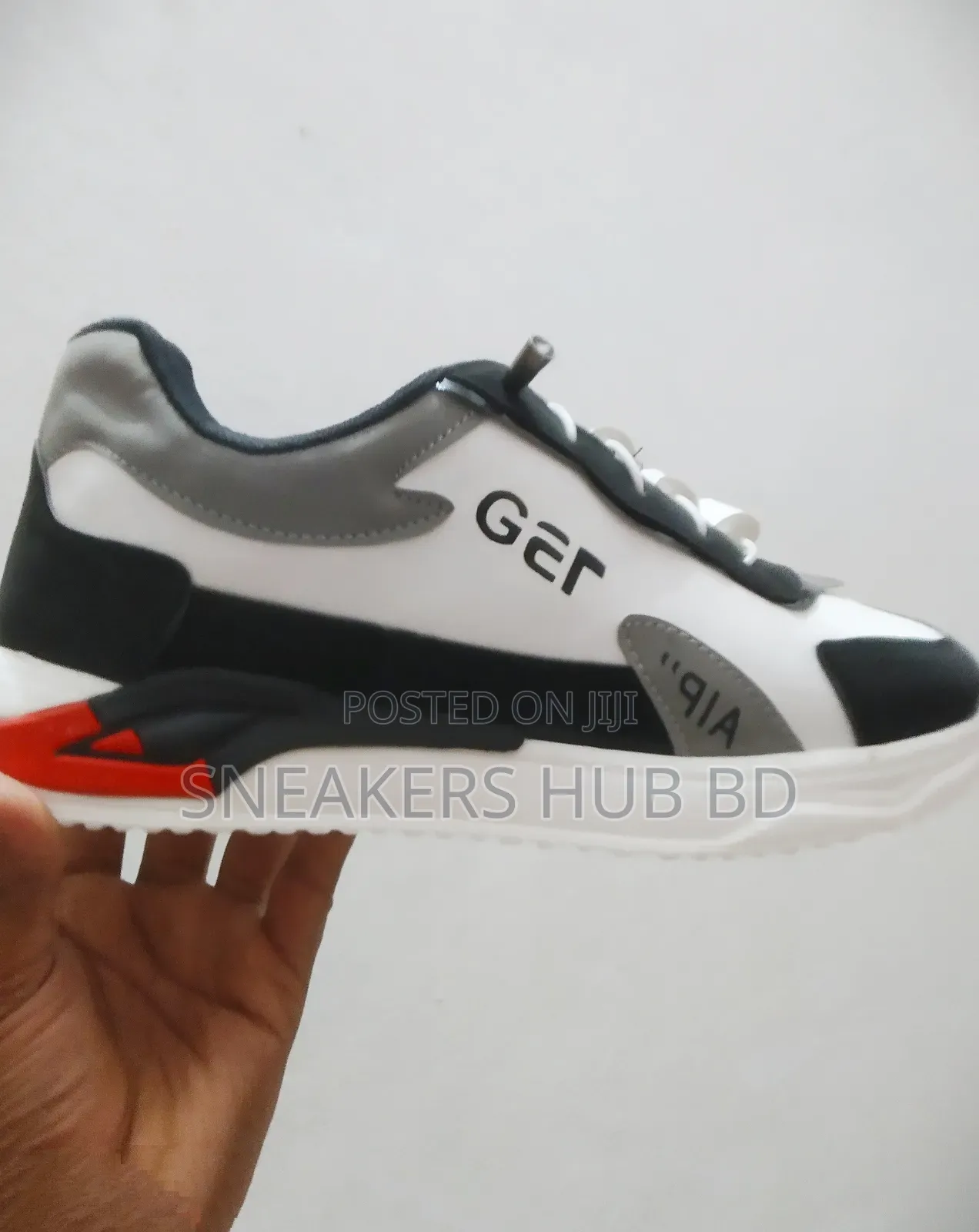 নতুন সব ডিজাইনে আর্কষণীও কালারের Sneakers নিয়ে আসলাম
