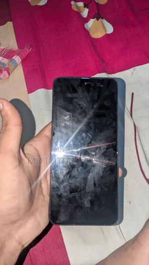 Photo - Vivo Y28 8 GB Green