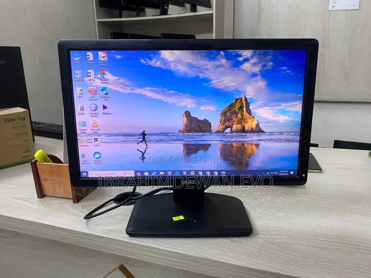 Dell 19" Full Fresh Led Monitor Resolution (1366x768) ,Model :1930f