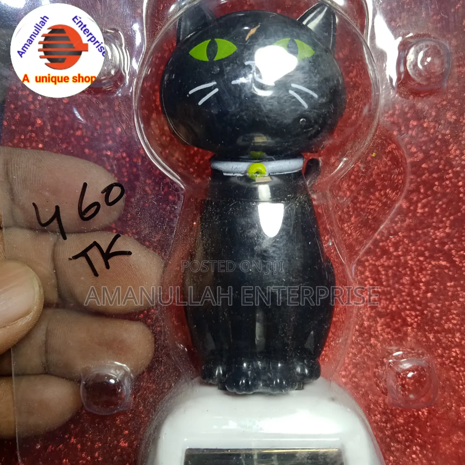 Solar-Powered Dancing Cat Bobblehead Toy.