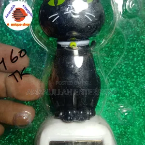 Solar-Powered Dancing Cat Bobblehead Toy.