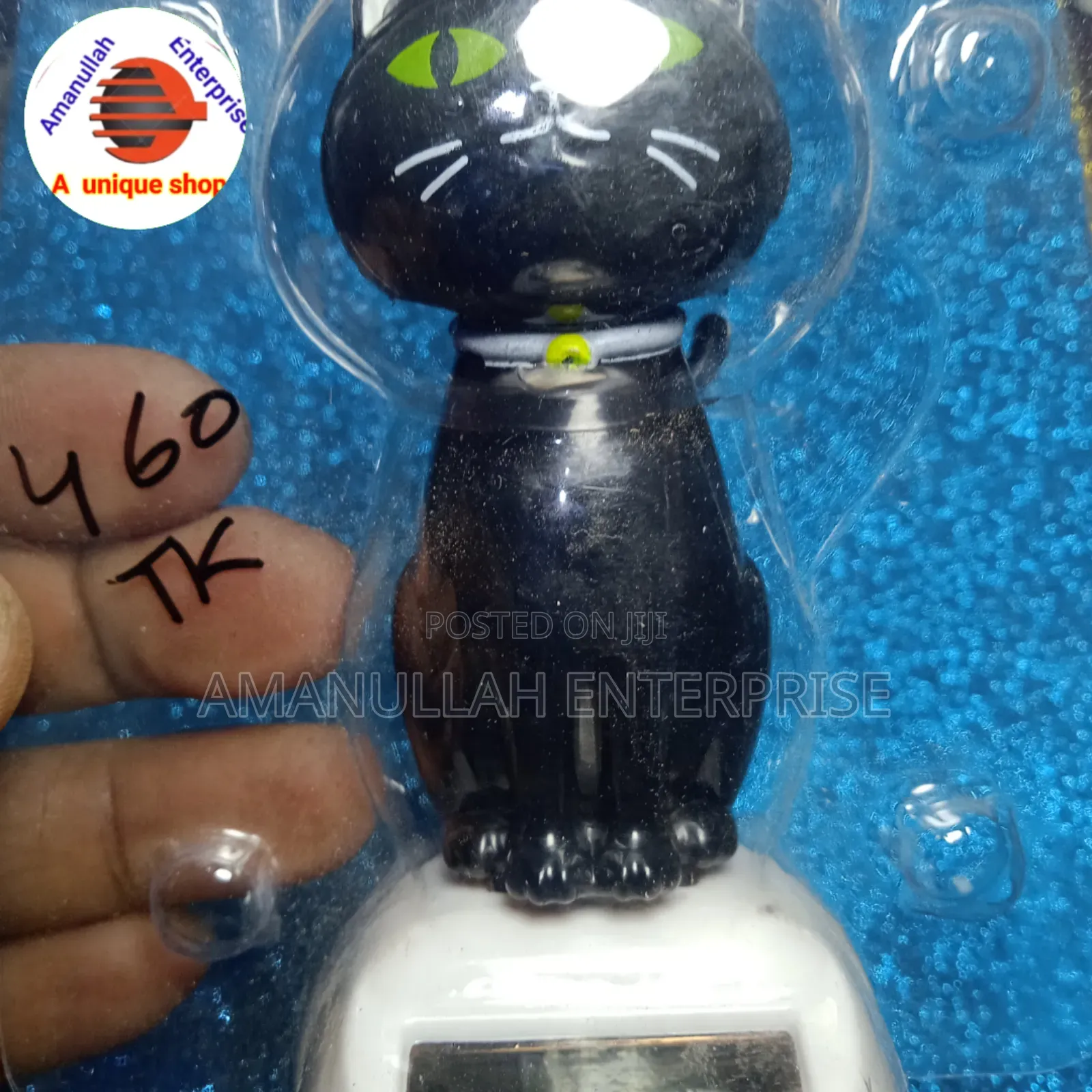 Solar-Powered Dancing Cat Bobblehead Toy.