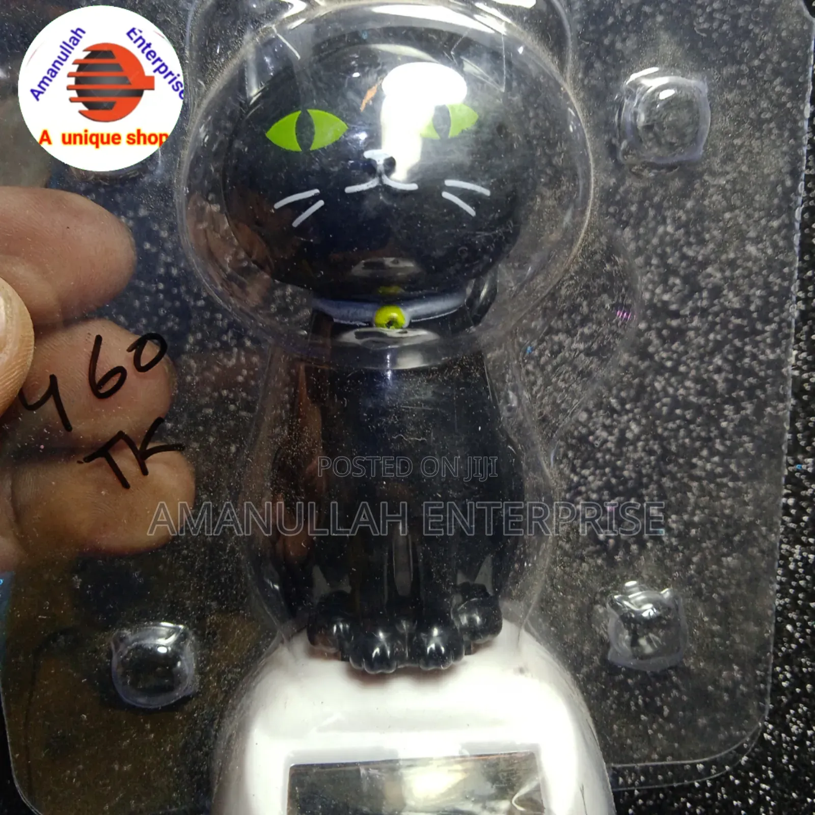 Solar-Powered Dancing Cat Bobblehead Toy.