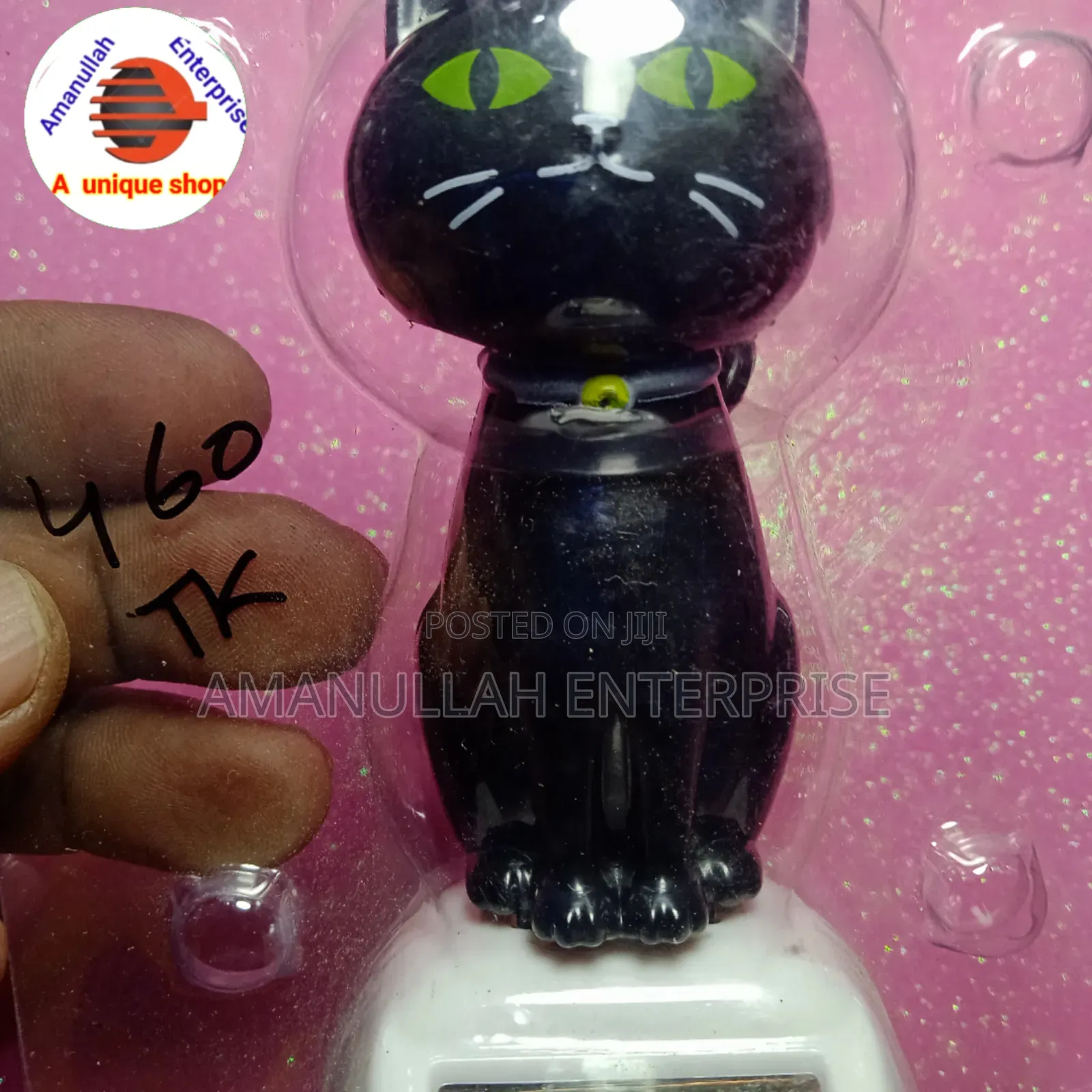 Solar-Powered Dancing Cat Bobblehead Toy.