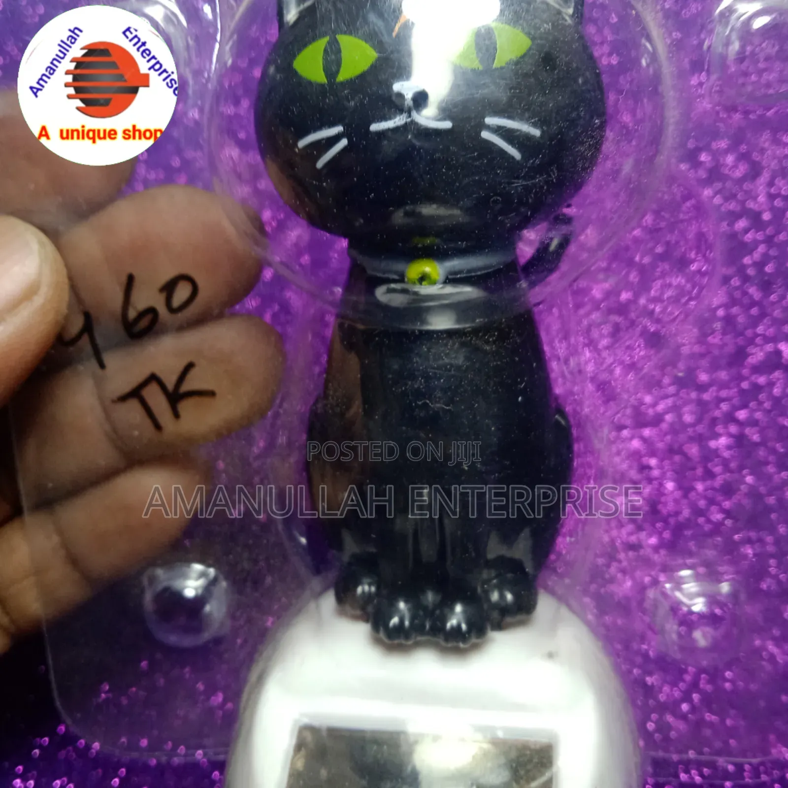 Solar-Powered Dancing Cat Bobblehead Toy.