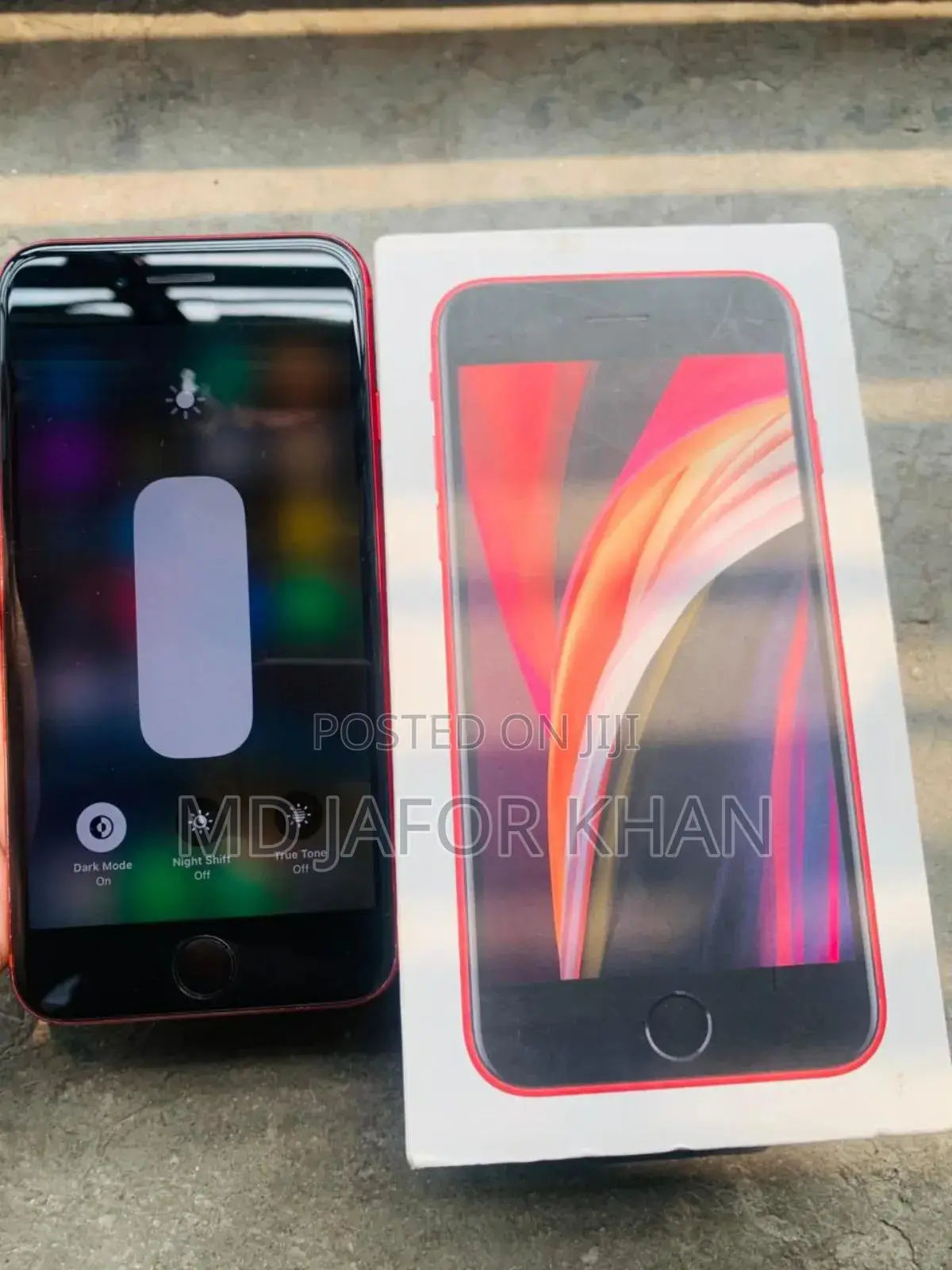 Apple iPhone SE (2020) 64 GB Red