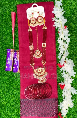 Photo - Exclusive Saree Gift Combo