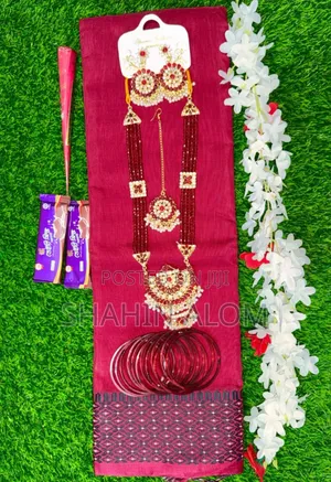 Exclusive Saree Gift Combo