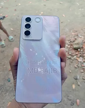 Photo - Vivo V27e 256 GB Purple