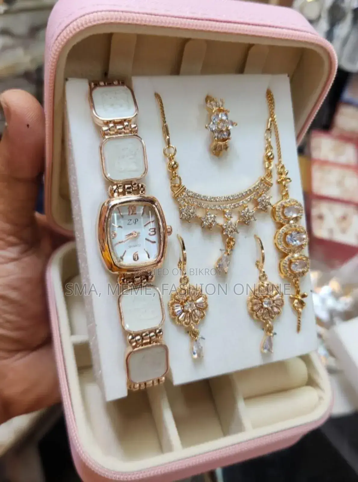 Eye-Catching 6-in-1 Jewelry and Watch Set
