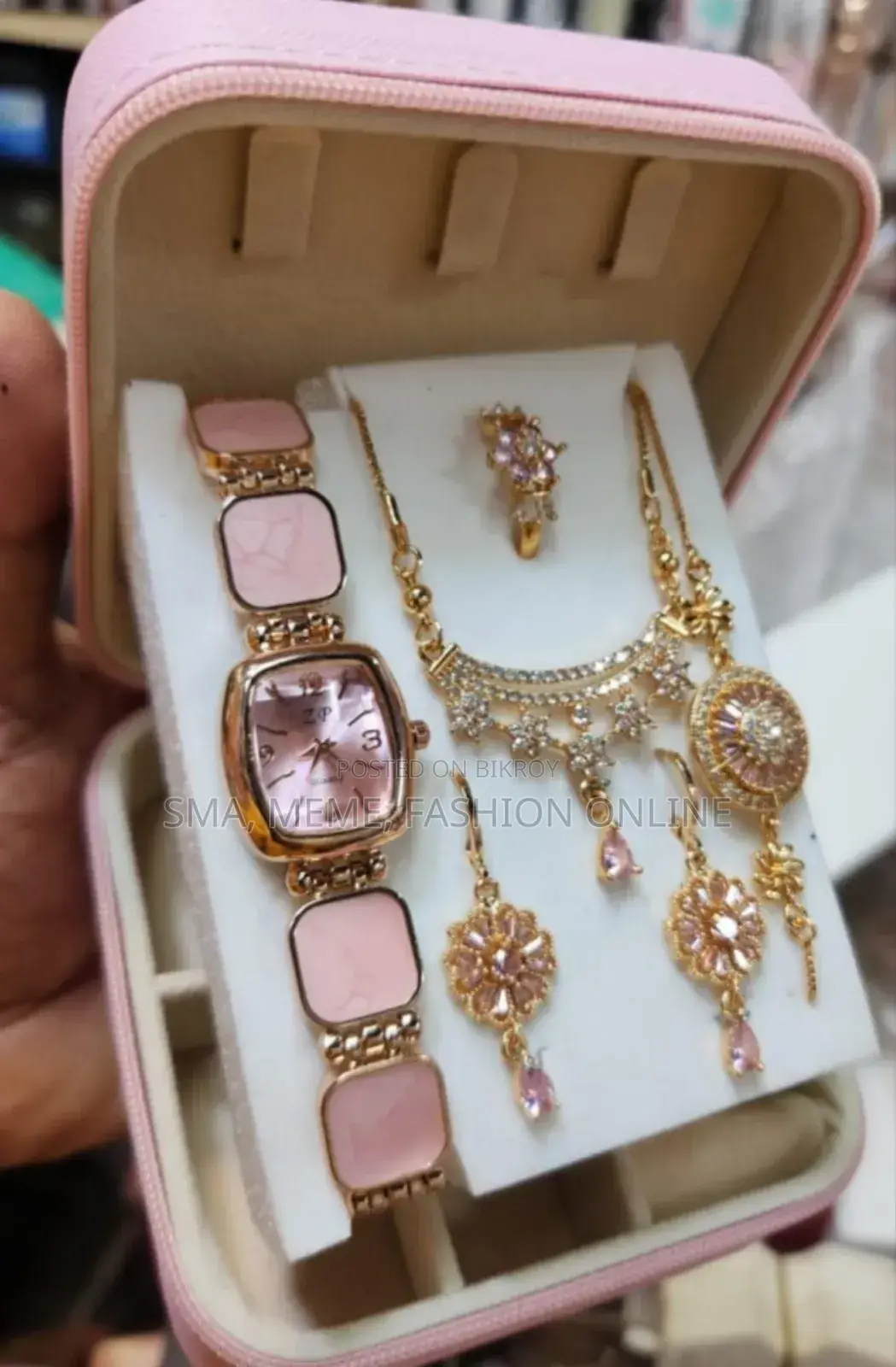 Eye-Catching 6-in-1 Jewelry and Watch Set
