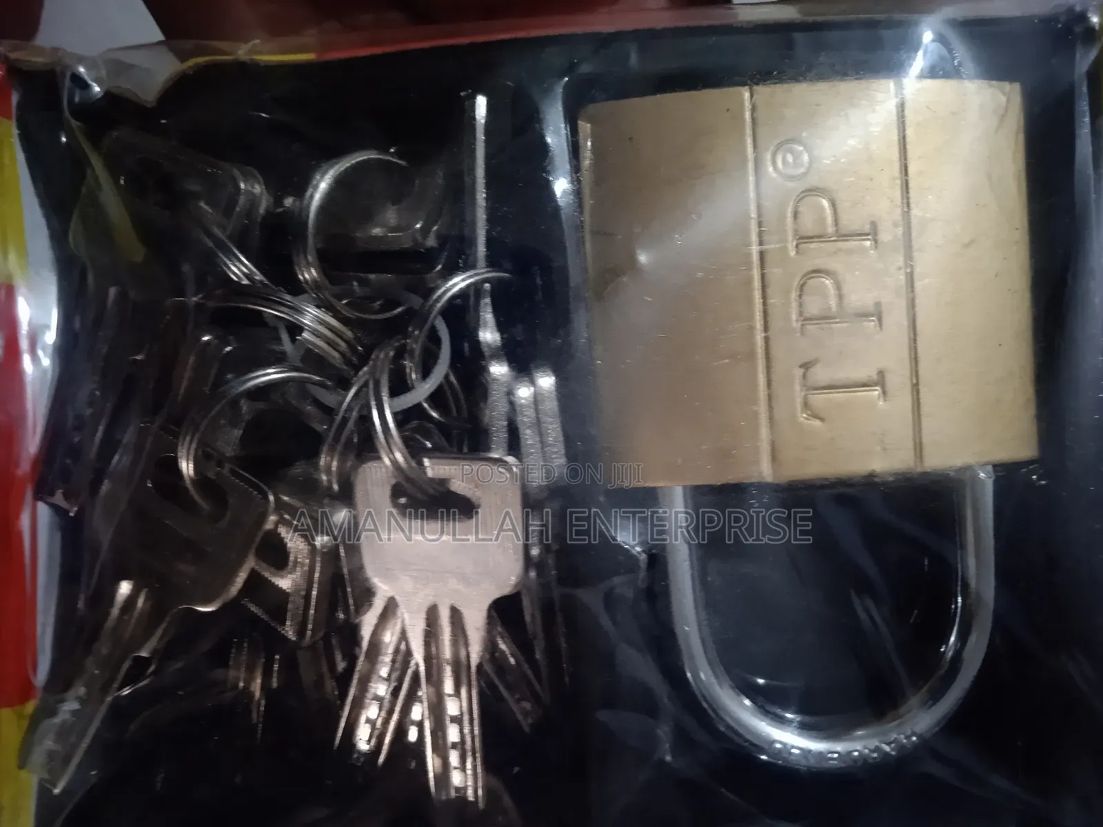 Top Security Padlock With a Large Set of Keys.