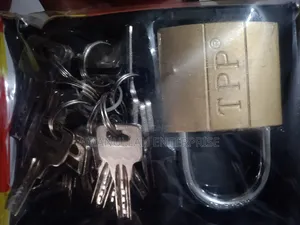 Top Security Padlock With a Large Set of Keys.