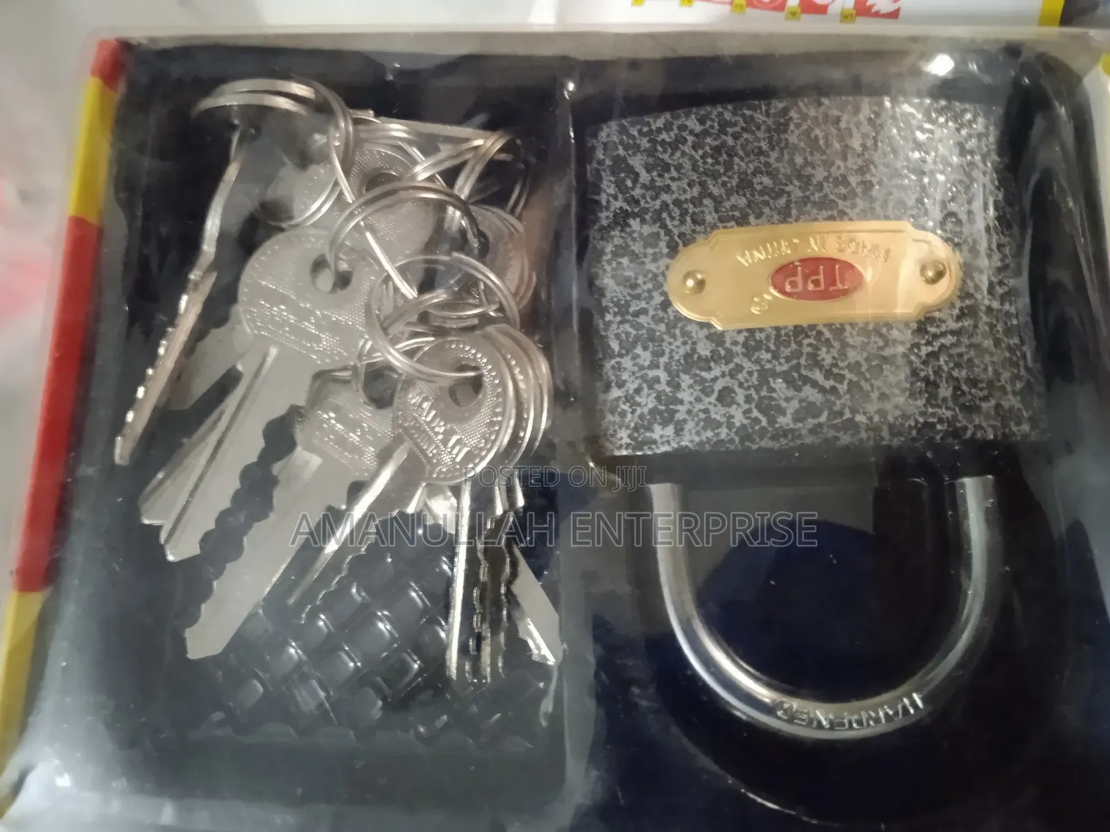 Top Security Padlock With a Large Set of Keys.