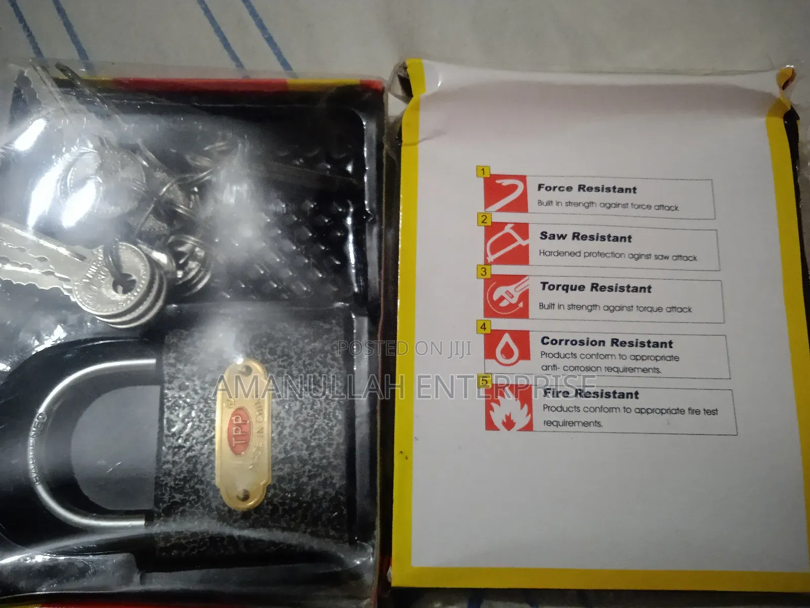 Top Security Padlock With a Large Set of Keys.