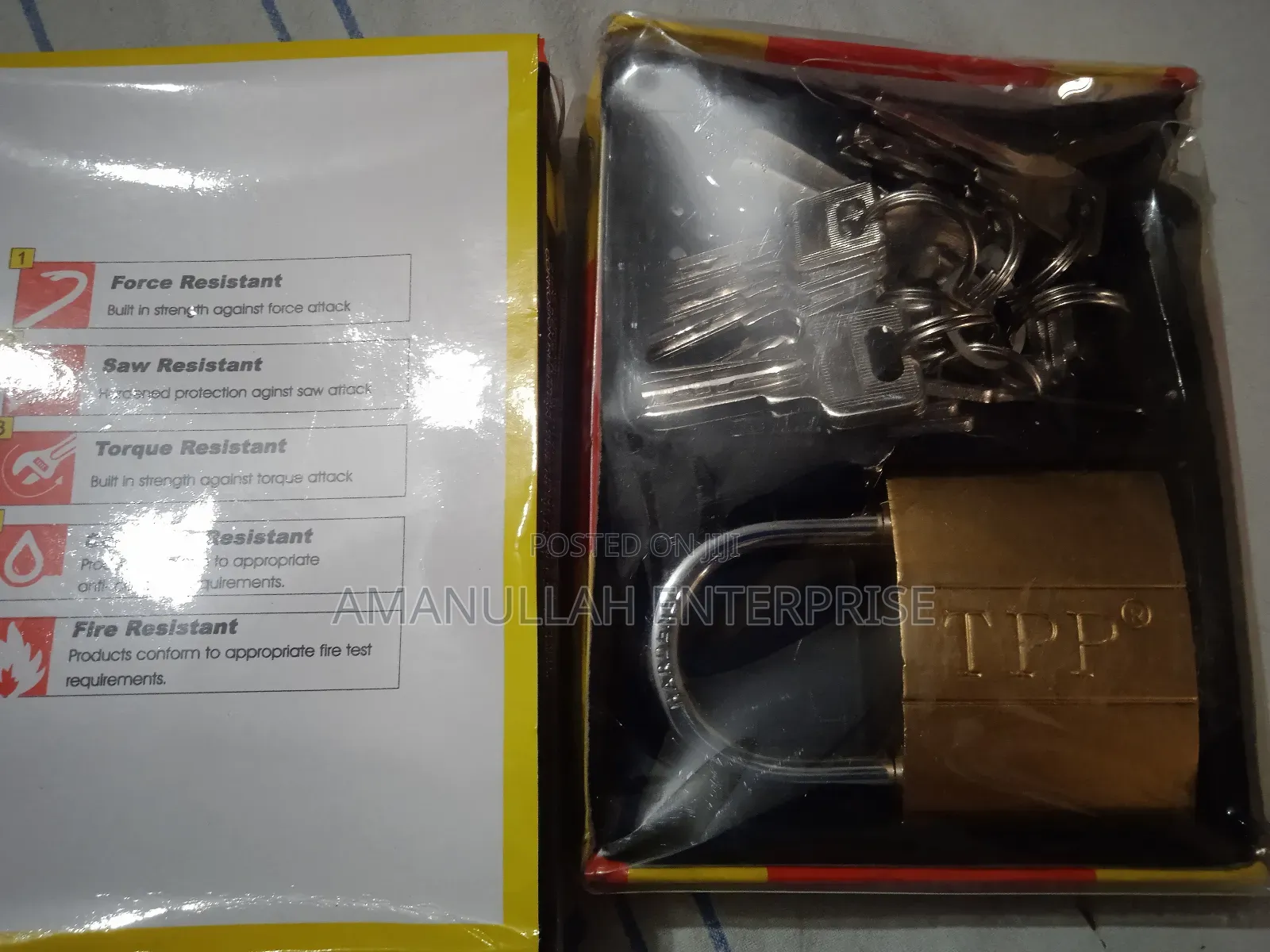 Top Security Padlock With a Large Set of Keys.