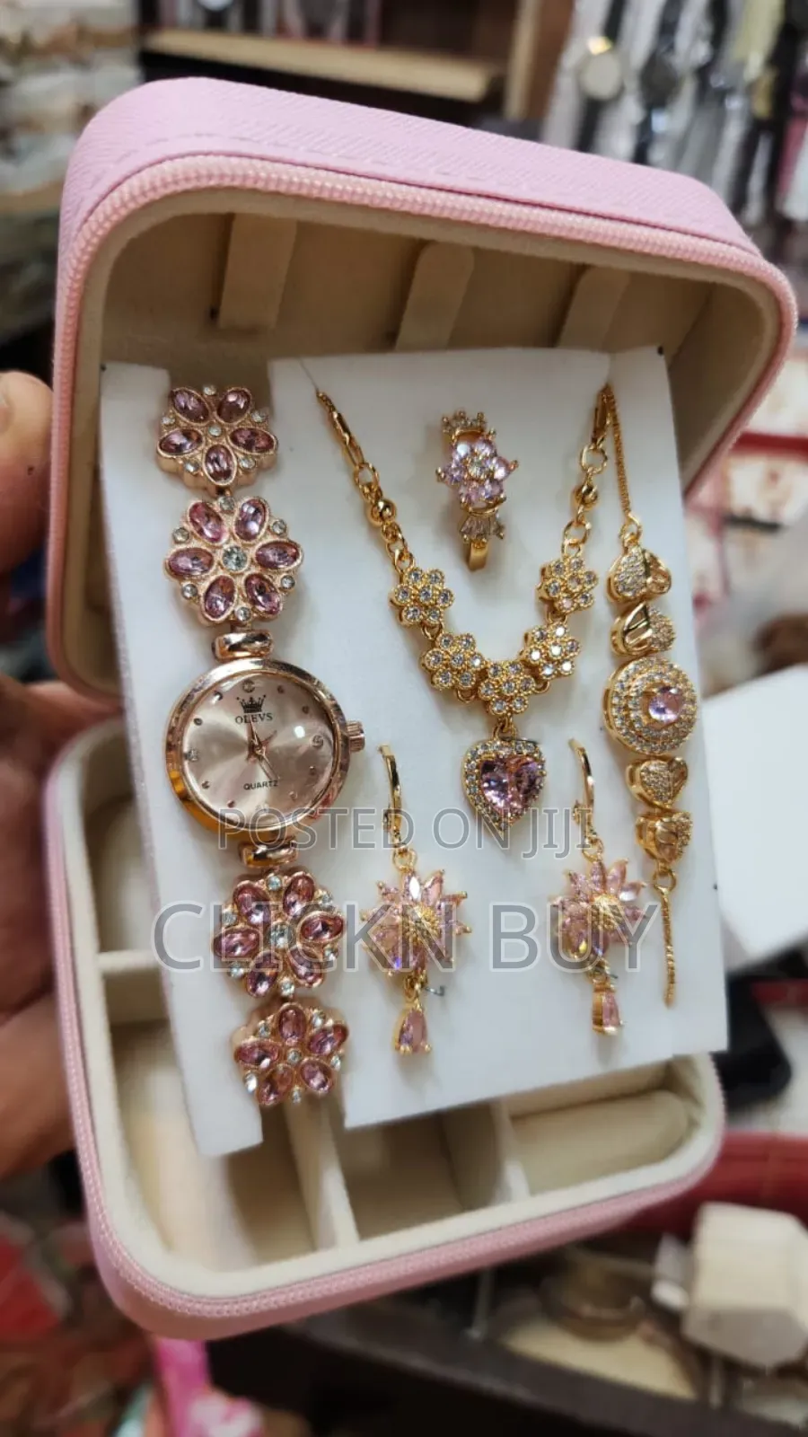 নজরকাড়া ৬-ইন-১ জুয়েলারি ও ওয়াচ সেট 