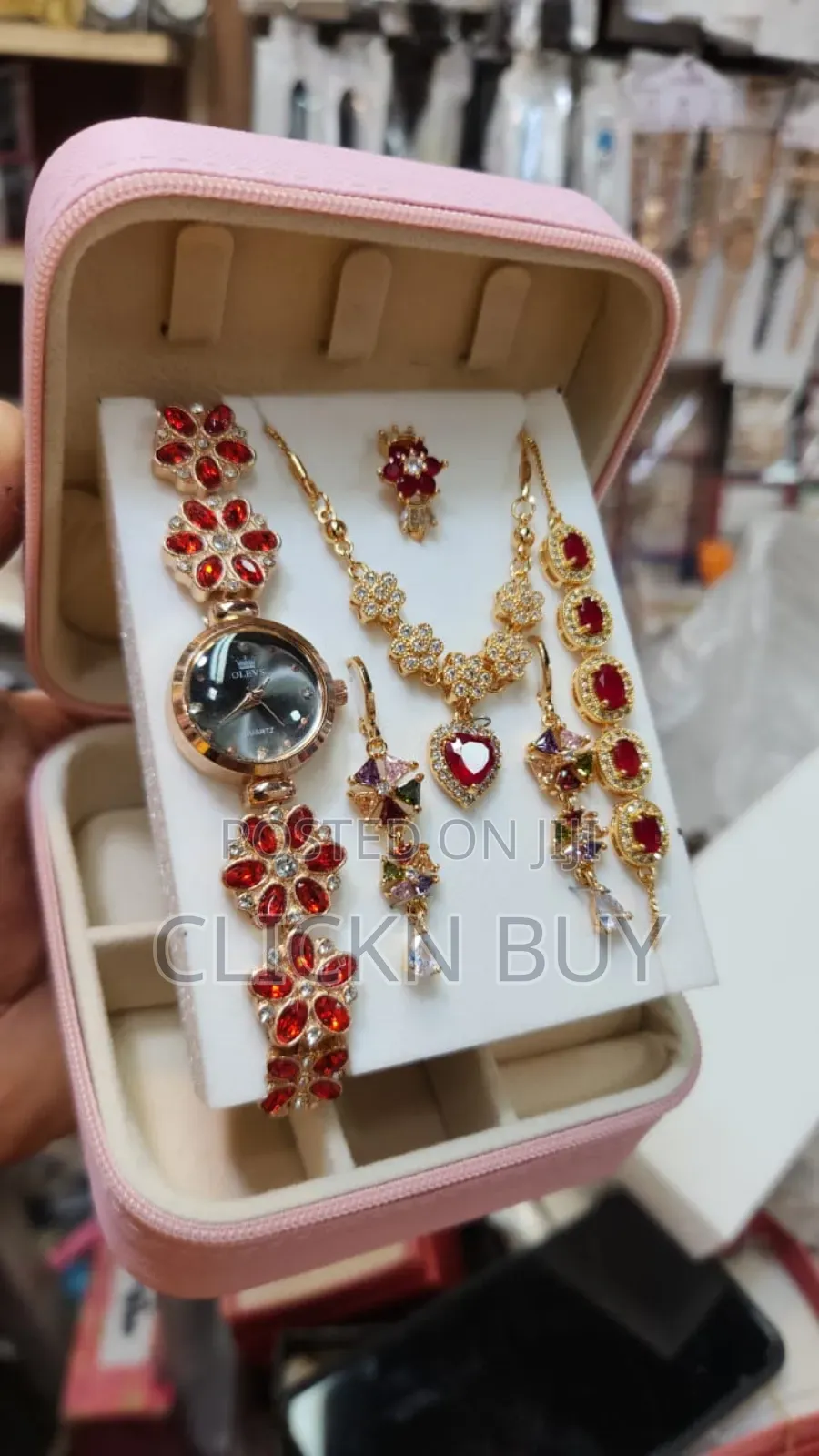  নজরকাড়া ৬-ইন-১ জুয়েলারি ও ওয়াচ সেট 