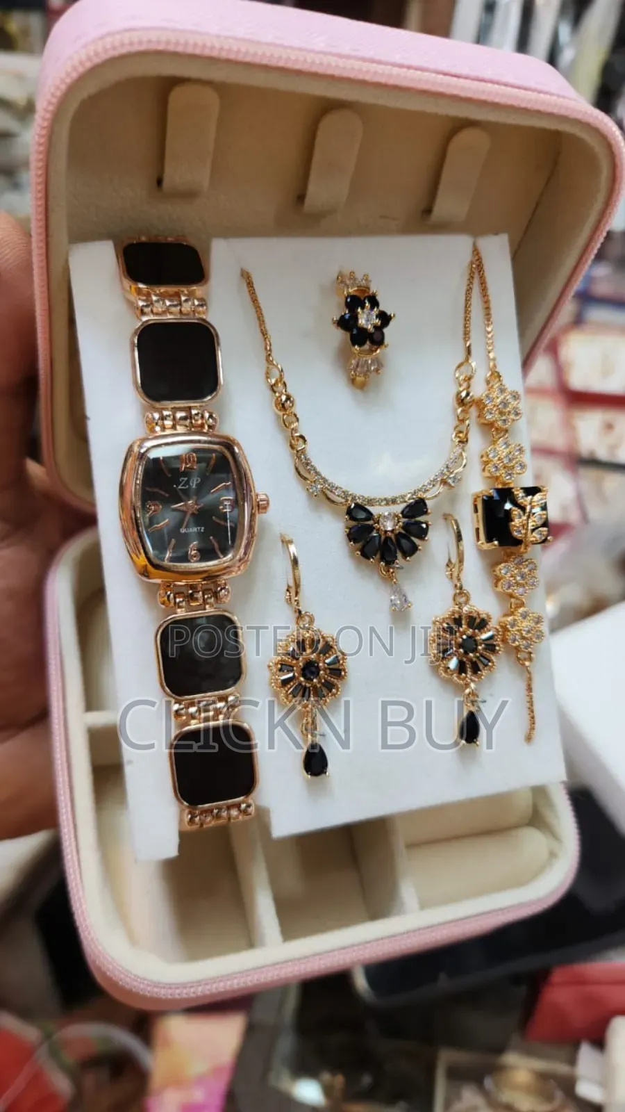  নজরকাড়া ৬-ইন-১ জুয়েলারি ও ওয়াচ সেট 