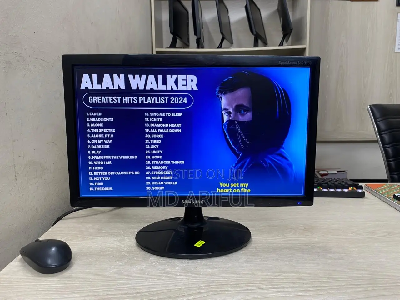 Samsung 19"Inch Slim Full Fresh Monitor Model : Syncmaster S19b300