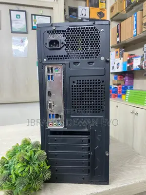 Intel Core I5 7th Gen 2.80ghz,Ddr- 4 8gb Ram , Ssd: 120gb M.2