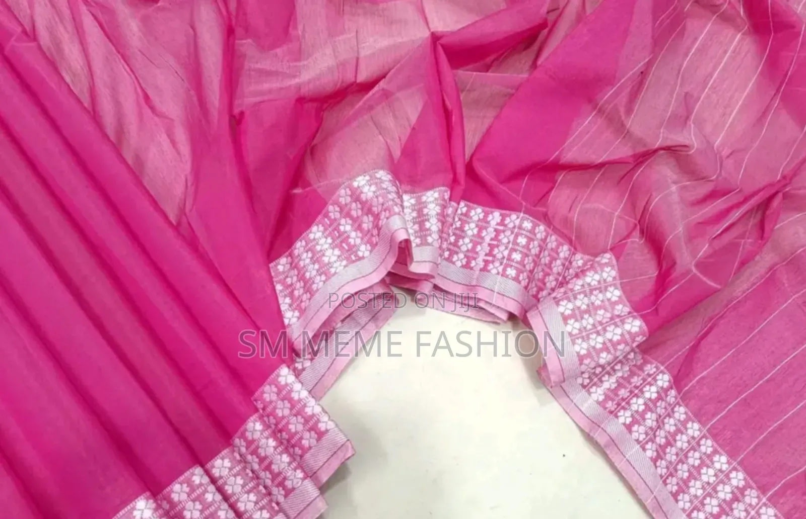 নকশি পাড় শাড়ি সাথে ব্লাউজ পিস