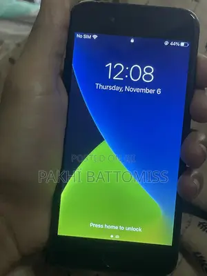 Photo - Apple iPhone 7 128 GB Black