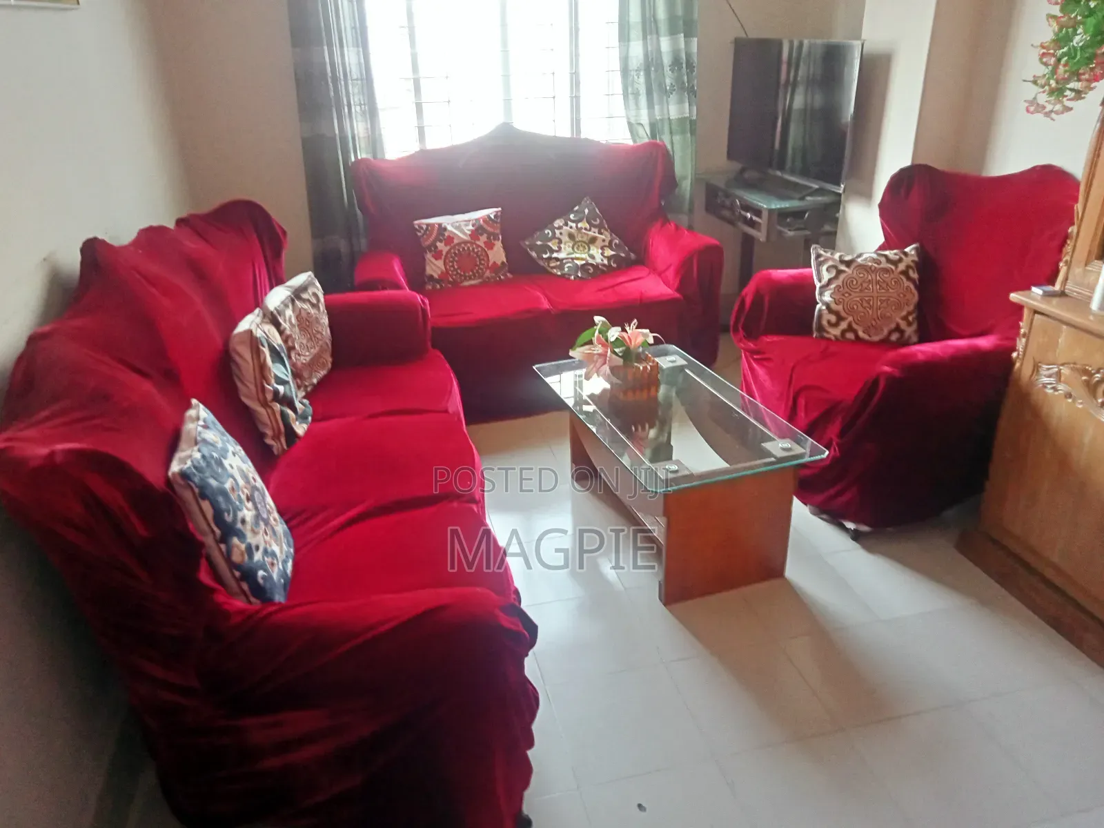 সোফা কাঠের তৈরি