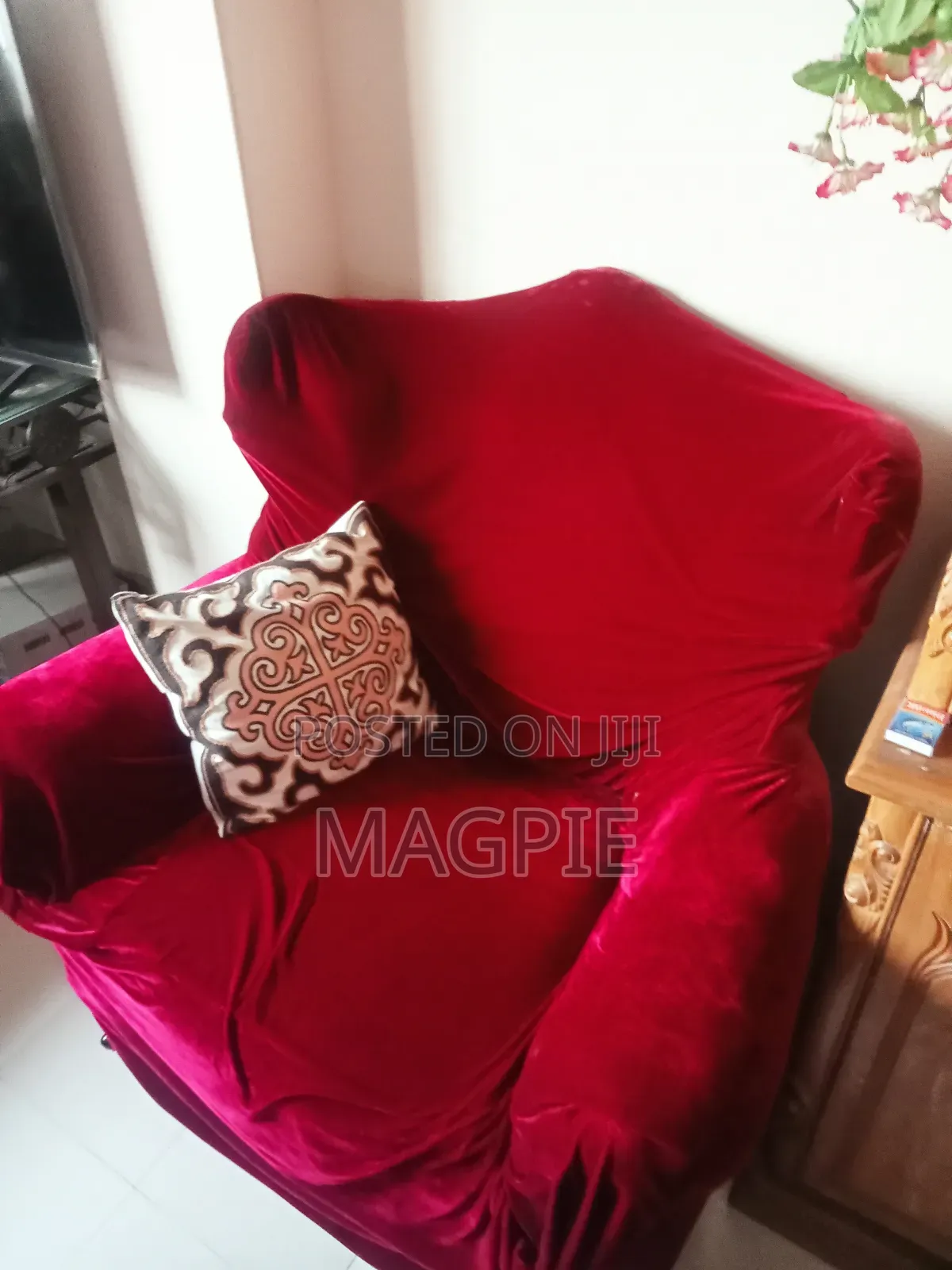 সোফা কাঠের তৈরি